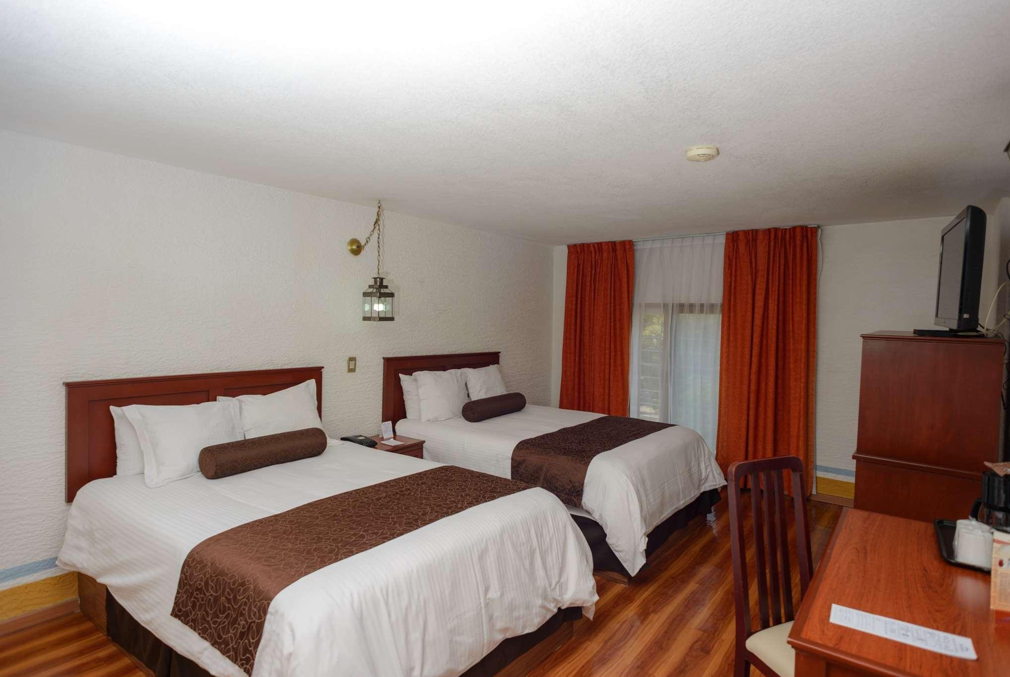 Howard Johnson By Wyndham Morelia Calle Real Exterior foto