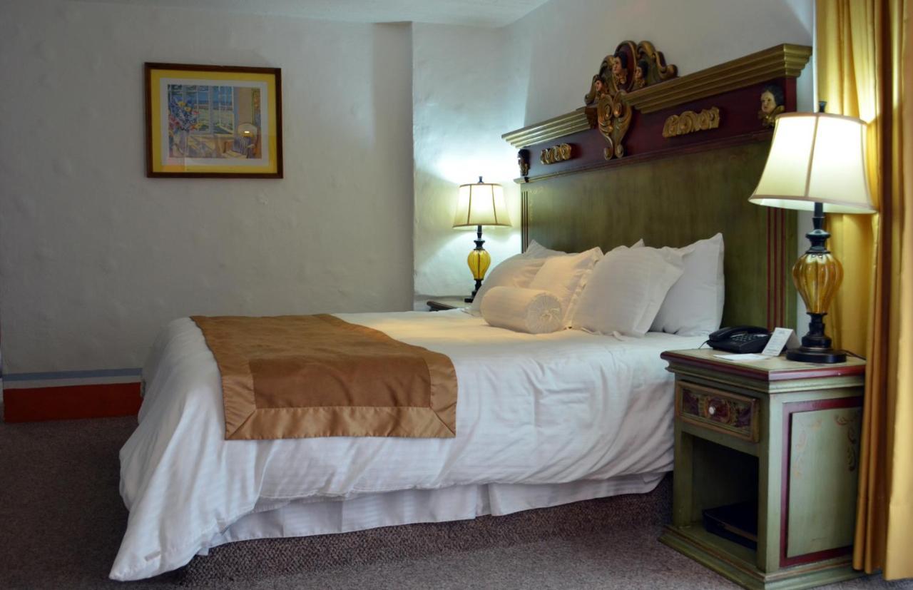 Howard Johnson By Wyndham Morelia Calle Real Exterior foto