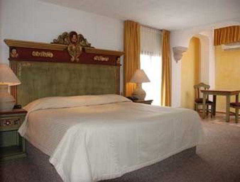 Howard Johnson By Wyndham Morelia Calle Real Quarto foto